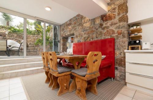 Aigaleo Apartment | Efi's DreamSpace