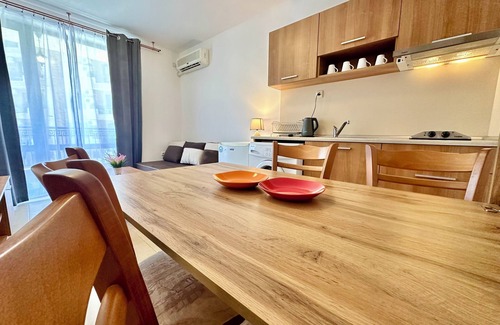 Chaika Apartment | Efir 2 - Comfortable 2-room apartment with balcony and washing machine