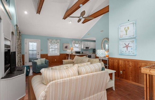 Duck House | "Ehh, What's up, Duck?": Private Pool, Dog-Friendly, Short Walk to Beach Access