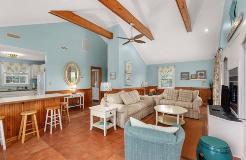 Duck House | "Ehh, What's up, Duck?": Private Pool, Dog-Friendly, Short Walk to Beach Access