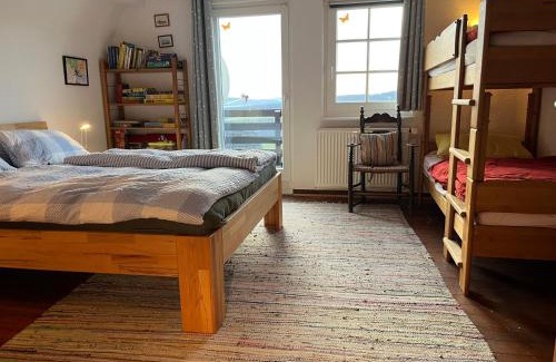 Hain House | Eifel Landhaus Panoramablick unter der Burg Olbrück mit Sauna Hottub großer Terrasse und Garten Ideal für Familien