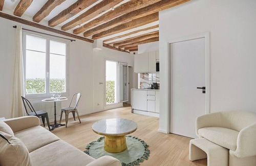 7th Arrondissement Apartment | Eiffel Tower Apartment/Invalide