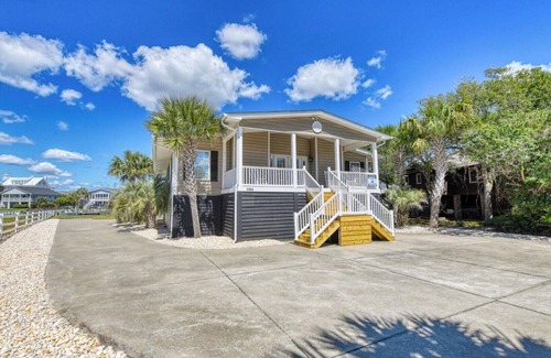 Inlet Harbour House | Eight Bedroom, Eight and a half bathrooms, Channel Front Home, Private Pool
