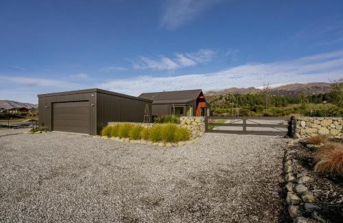 Luggate House | Eight On Jackson - Luggate Holiday Home