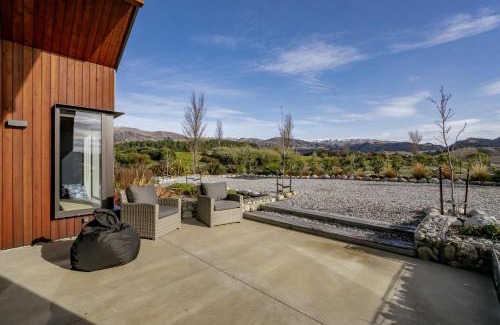 Luggate House | Eight On Jackson - Luggate Holiday Home