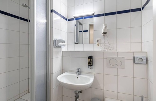 Elisabeth-Vorstadt House | Einzelzimmer, Dusche, WC - a&o Salzburg Hauptbahnhof