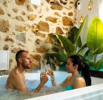 Montanchez Villa | El Edén Casas Rurales con Piscina y Jacuzzi