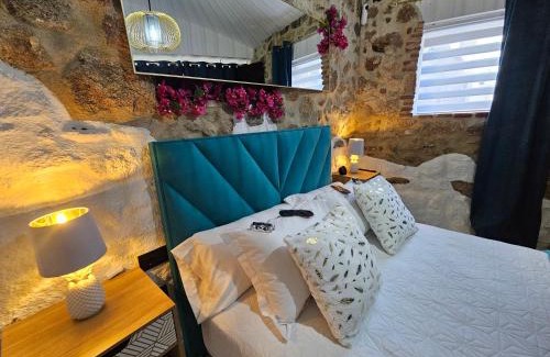 Montanchez Villa | El Edén Casas Rurales con Piscina y Jacuzzi