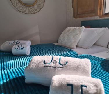 Montanchez Villa | El Edén Casas Rurales con Piscina y Jacuzzi