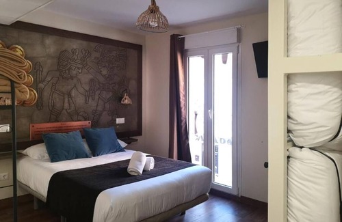 Pinto Hostel | El Indio CHocolatería Boutique Hostel