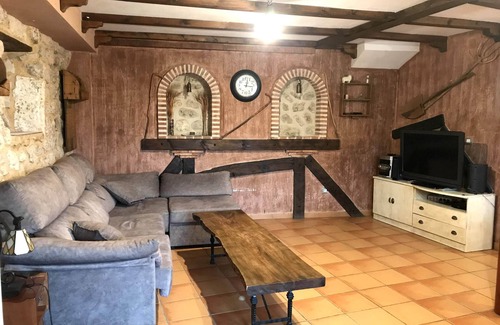 Valle de Santibanez Cottage | El Pastor cottage for 16 people