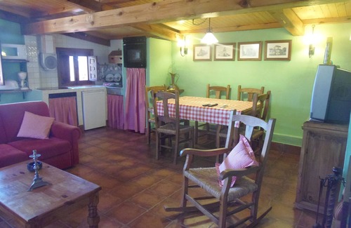 Castrejon de la Pena Cottage | El Uncar - El Gallinero (4 people) Animals are allowed