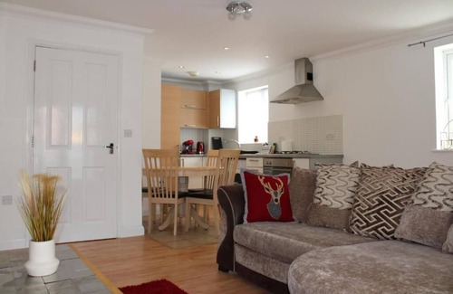 Alibon Apartment | Eldridge Court Apartment