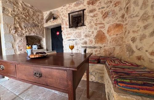 Roumeli Villa | Electra Stone Suite