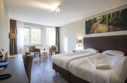 Ellecom Hotel | Elegance & Comfort in a Historic Room with Indoor Swimming Pool Access