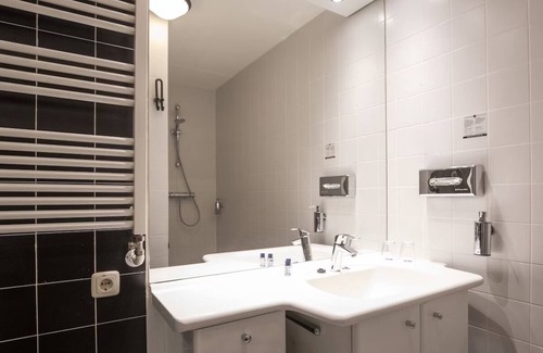 Ellecom Hotel | Elegance & Comfort in a Historic Room with Indoor Swimming Pool Access