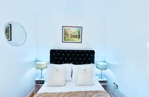 Pudsey Apartment | Elegant 1 bed flat, Sleeps 4, Free parking, Pet friendly, Pudsey, Leeds