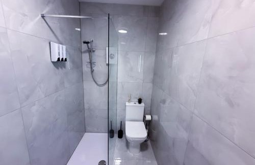 Pudsey Apartment | Elegant 1 bed flat, Sleeps 4, Free parking, Pet friendly, Pudsey, Leeds