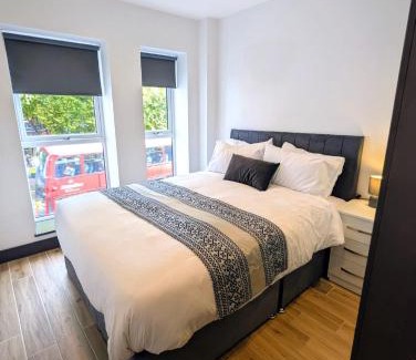 North Finchley Apartment | Elegant 2 bed flat with balcony