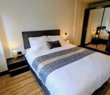North Finchley Apartment | Elegant 2 bed flat with balcony