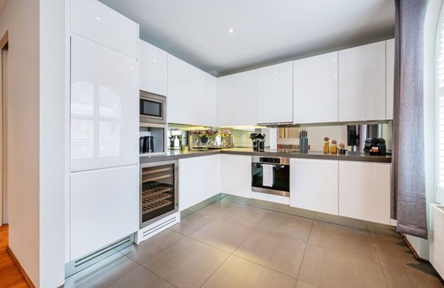 Queen's Gate Apartment | Elegant 2 Bedroom in South Kensington