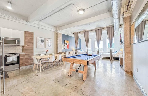 Downtown Dallas Apartment | Elegant 2BD | DT Dallas | Sleeps 6 | Free Parking