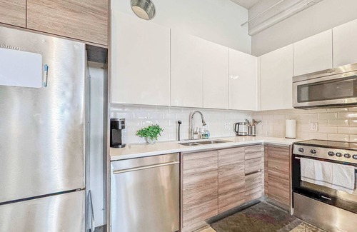 Downtown Dallas Apartment | Elegant 2BD | DT Dallas | Sleeps 6 | Free Parking