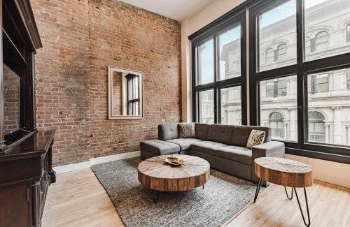 Old Montreal Apartment | Elegant 3 Bedroom apartment in old port - 302