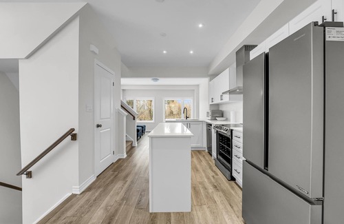 Cambridge House | Elegant 3-Story Townhouse | Ensuite Bath, Office & Free Parking