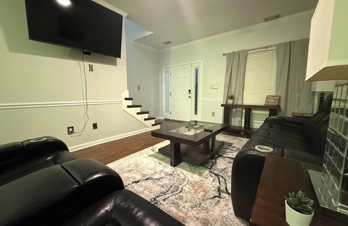 Grovetown House | Elegant 3BR Retreat in Augusta – Stylish Comfort w/Private Basketball Court