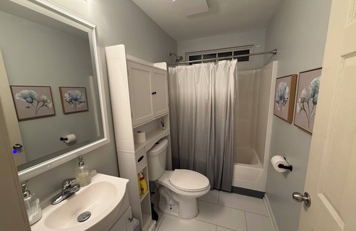 Grovetown House | Elegant 3BR Retreat in Augusta – Stylish Comfort w/Private Basketball Court