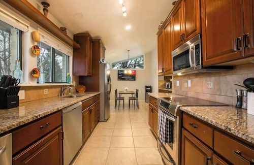 Paradise Hills Civic House | Elegant 5BR Home w/Pool Table