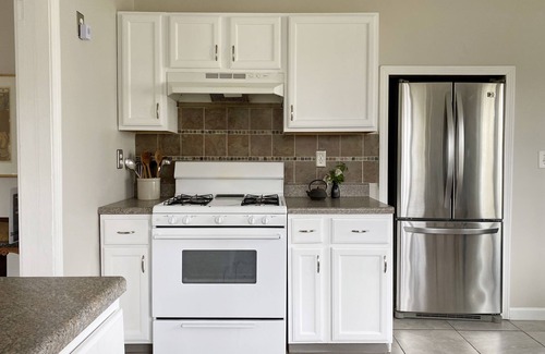 New London House | ELEGANT AND RELAXING BEACH GETAWAY, STEPS FROM THE WATER