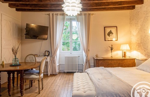 La Menitre Bed & Breakfast | Elegant B&B near Loire with park and pool