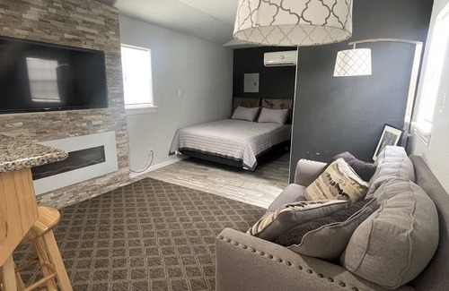 Brazoria Cabin | Elegant Cabin w/stone fireplace & custom walk-in shower