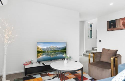 Sydenham Apartment | Elegant City Suite 2Bedrooms