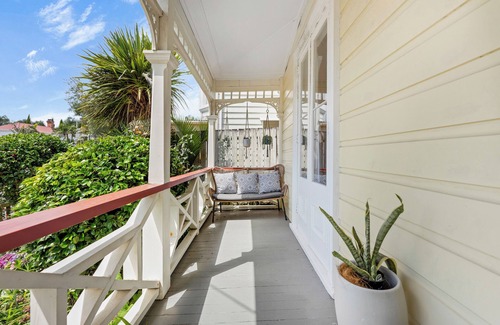 Devonport House | Elegant coastal home with modern design