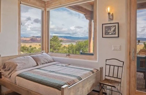 Youngsville Villa | Elegant, creative retreat overlooking Lake Abiquiu