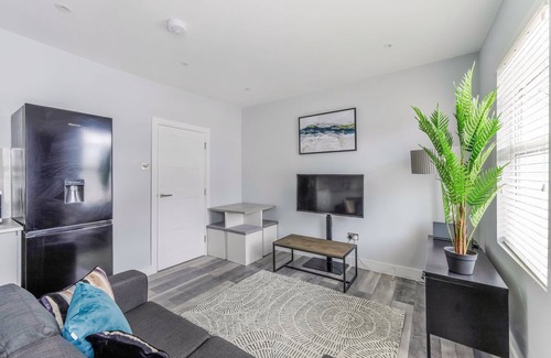 Addiscombe Apartment | Elegant Croydon Apartment - Central Location