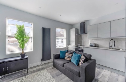 Addiscombe Apartment | Elegant Croydon Apartment - Central Location