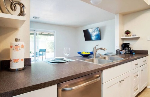 Tempe House | Elegant Desert Oasis near ASU & Downtown Tempe