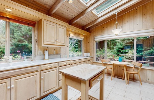 Mendocino House | Elegant, dog-friendly home among redwoods w/large deck & incredible forest view