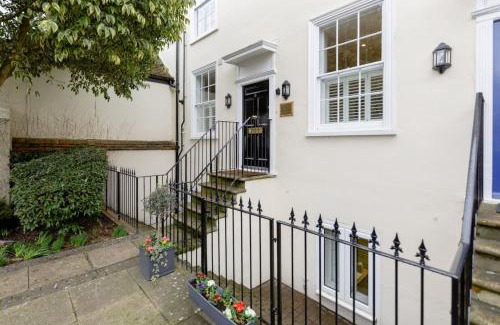 Epsom Apartment | Elegant Epsom Flat in Period Building