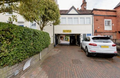 Epsom Apartment | Elegant Epsom Flat in Period Building