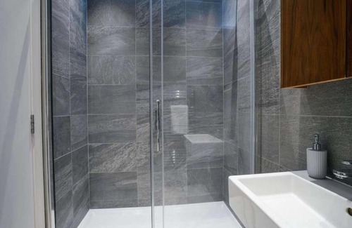 Hale Apartment | Elegant flat with free parking in London Mill Hill