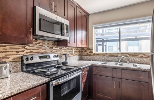 Downtown Apartment | Elegant Glendale 1BR w/Pool, Gym, walkable location, by Blueground
