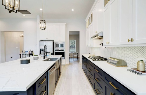 Hull House | Elegant home Among the Trees