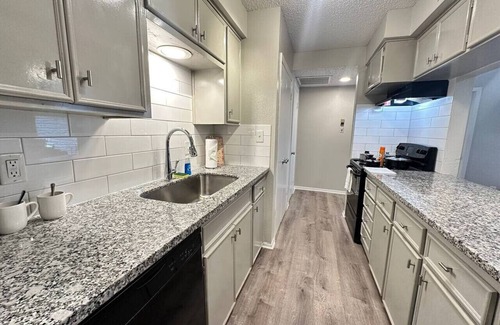 Nassau Bay Apartment | Elegant Houston | Close to NASA & Kemah Boardwalk