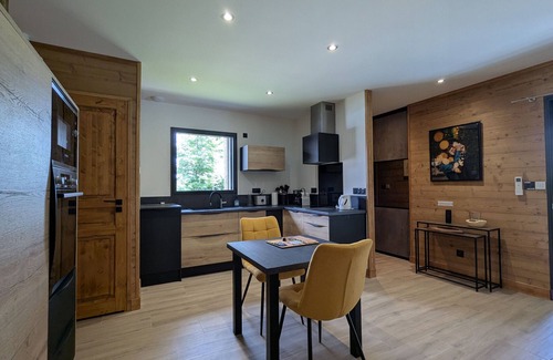 Le Chambon-sur-Lignon Cottage | Elegant lodge with private spa and wellness