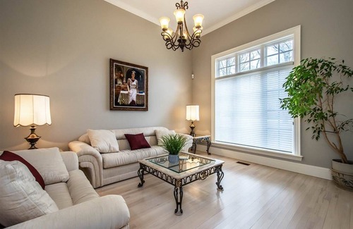 Hammonds Plains Villa | Elegant Lakehouse on Golf Course with large property ground